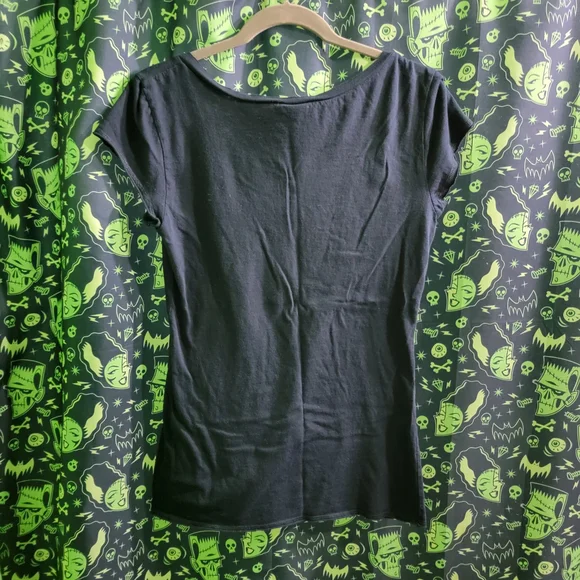 RARE Rock Steady Frankenstein Stich Heart Bat Wing Spider Web Tattoo V Neck Tee - Picture 4 of 4